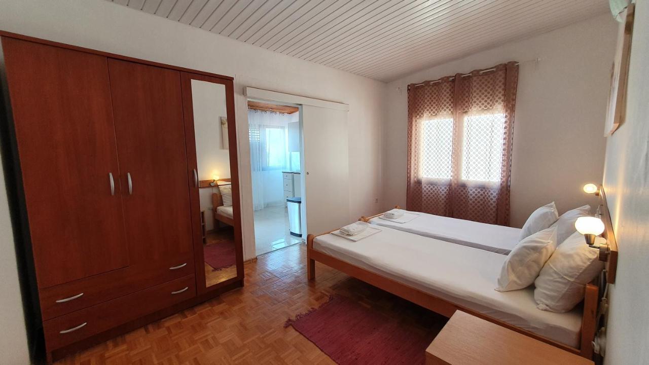 Apartment Karlos Novalja